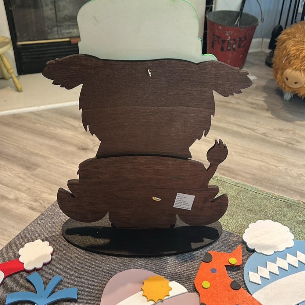 Seasonal Expressions Highland cow with seasonal swappable hats 10 different hats - Picture 5 of 6